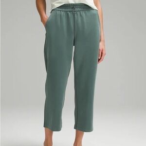Softstreme High-Rise Straight-Leg Cropped Pant